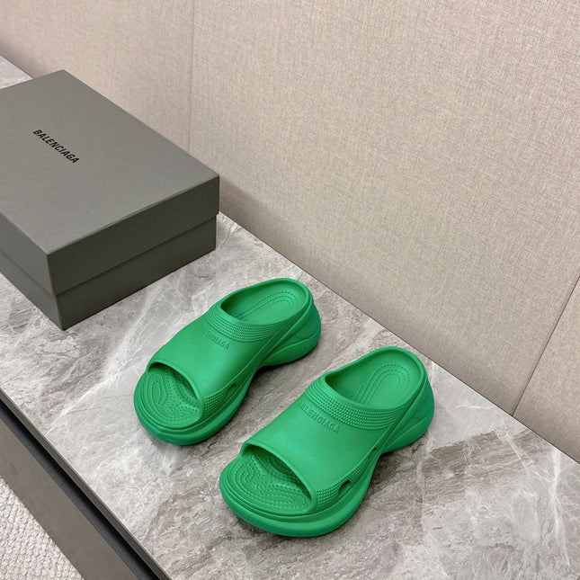 POOL CROCS SLIDE SANDAL IN GREEN RUBBER