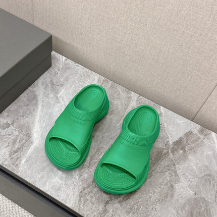 POOL CROCS SLIDE SANDAL IN GREEN RUBBER