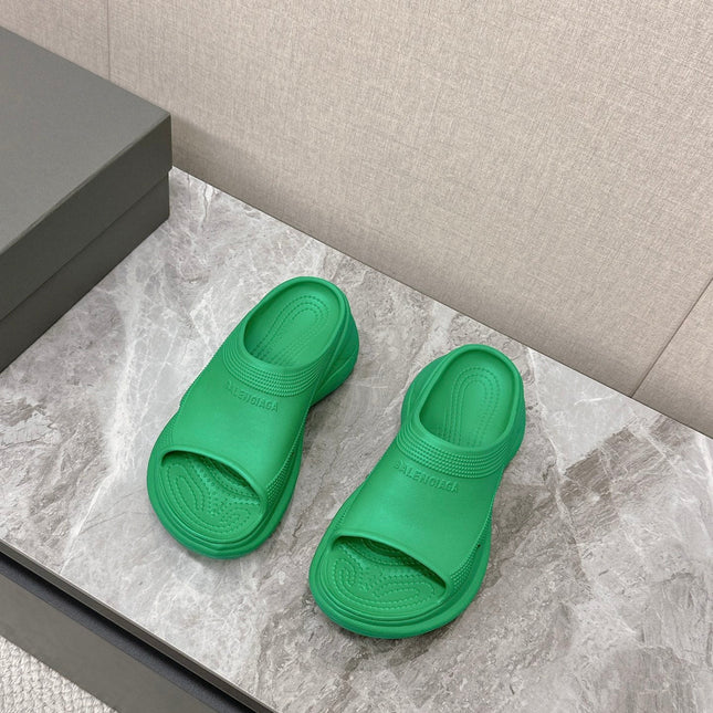 POOL CROCS SLIDE SANDAL IN GREEN RUBBER