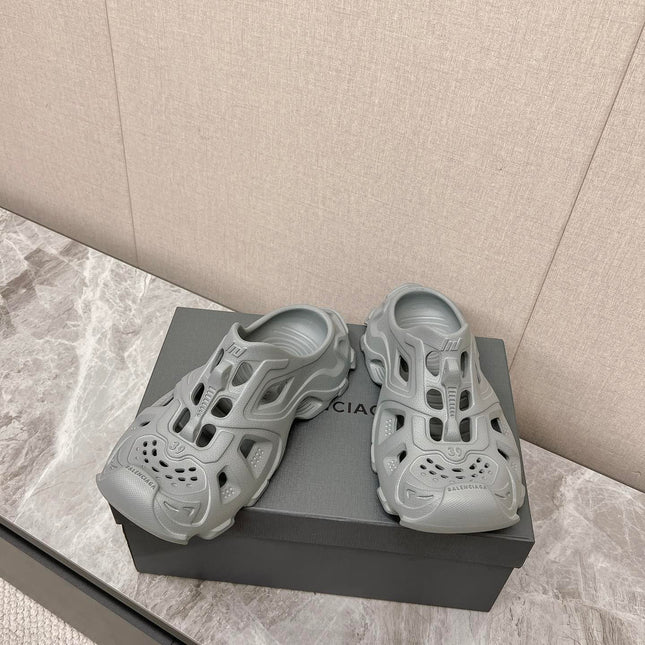 CUT-OUT MULES IN GRAY RUBBER