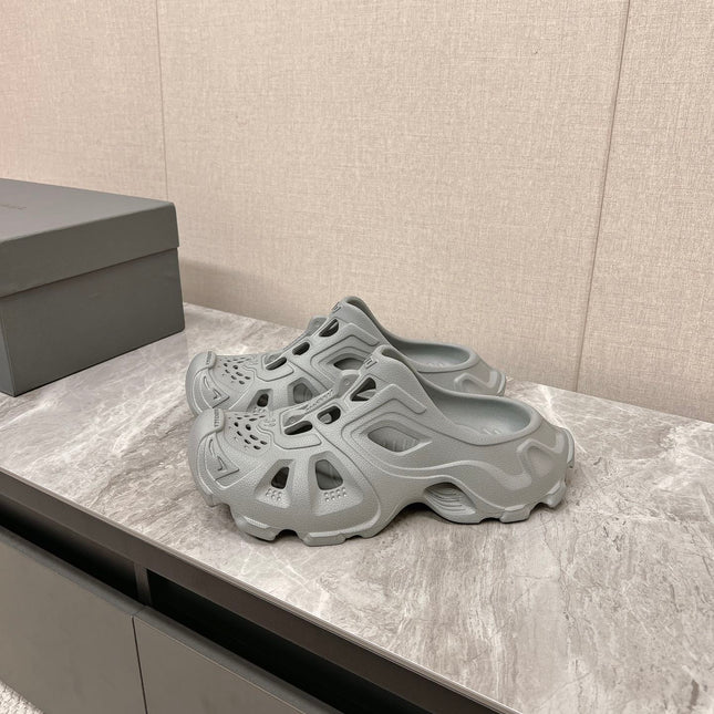 CUT-OUT MULES IN GRAY RUBBER