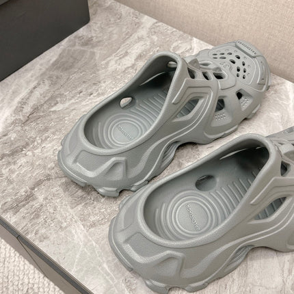 CUT-OUT MULES IN GRAY RUBBER