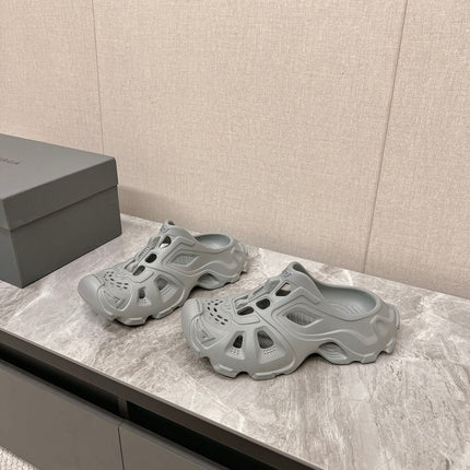 CUT-OUT MULES IN GRAY RUBBER