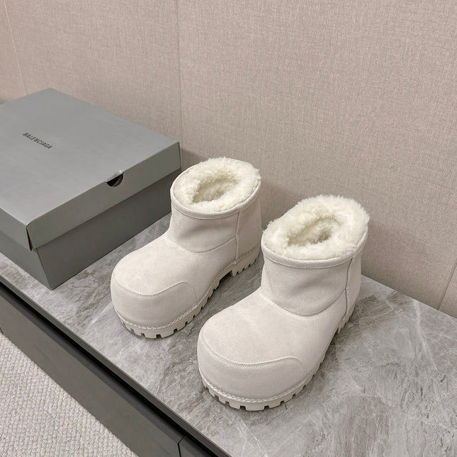 ALASKA BOOTIE IN WHITE SUEDE AND WOOL LINING