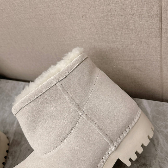 ALASKA BOOTIE IN WHITE SUEDE AND WOOL LINING