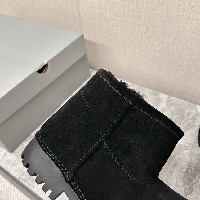 ALASKA BOOTIE IN BLACK SUEDE AND WOOL LINING