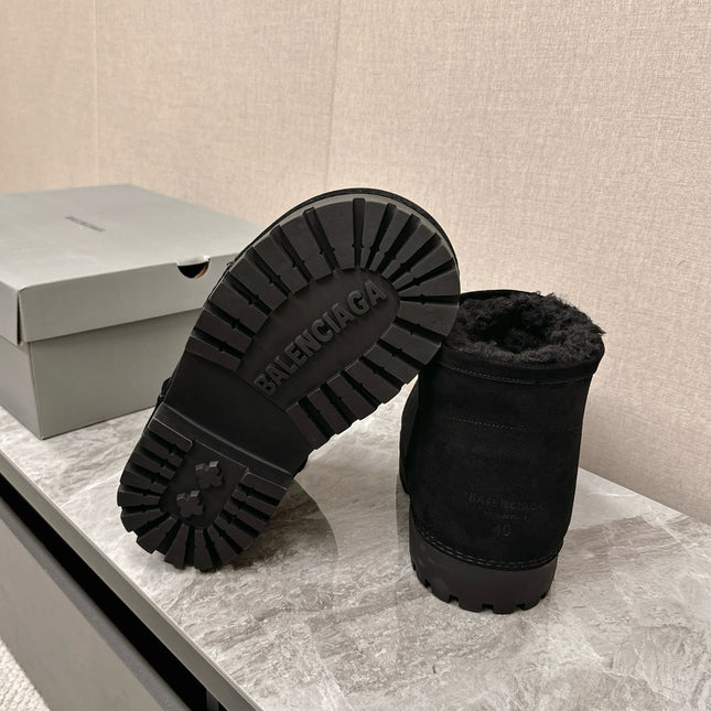 ALASKA BOOTIE IN BLACK SUEDE AND WOOL LINING