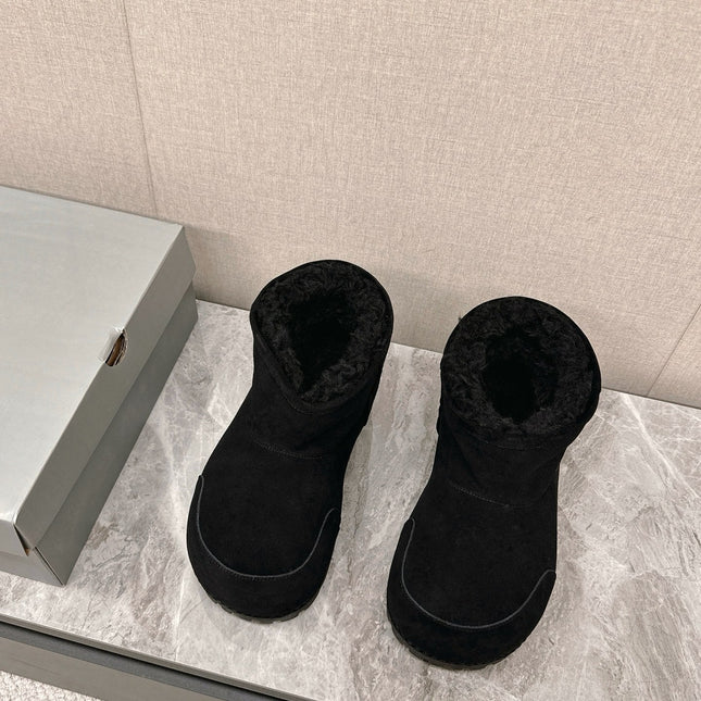 ALASKA BOOTIE IN BLACK SUEDE AND WOOL LINING