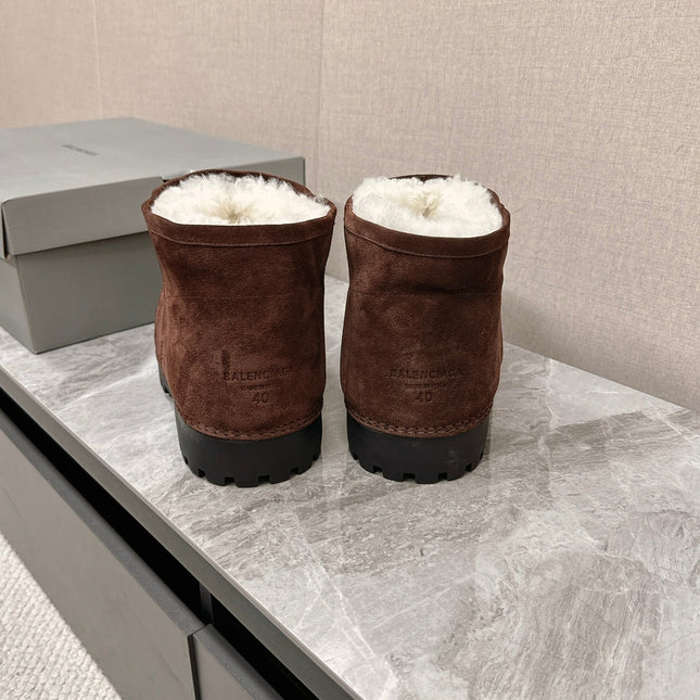 ALASKA BOOTIE IN CHOCOLATE SUEDE AND WOOL LINING