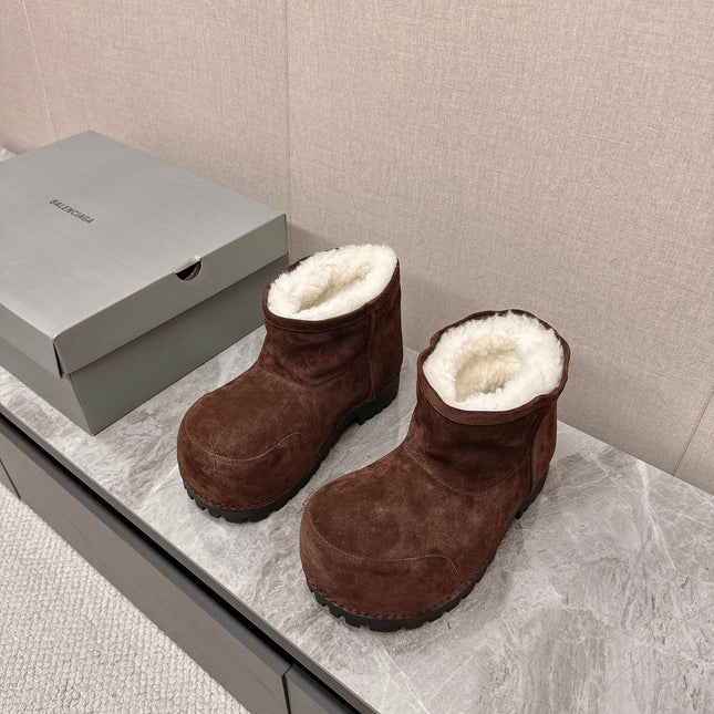 ALASKA BOOTIE IN CHOCOLATE SUEDE AND WOOL LINING