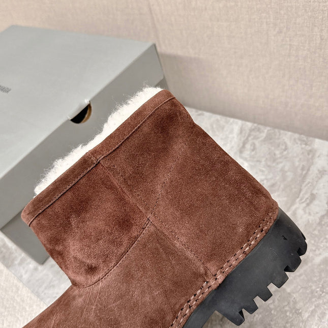 ALASKA BOOTIE IN CHOCOLATE SUEDE AND WOOL LINING