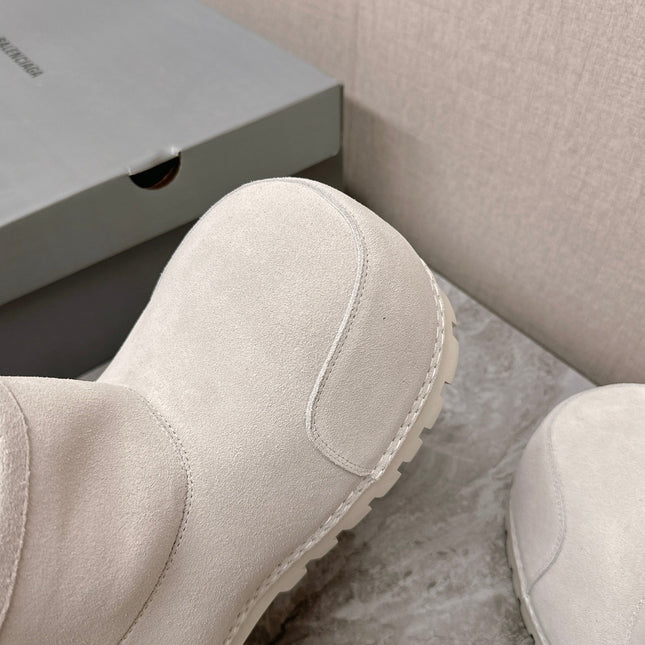 ALASKA BOOTIE IN WHITE SUEDE AND WOOL LINING