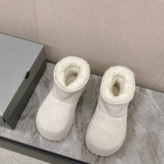 ALASKA BOOTIE IN WHITE SUEDE AND WOOL LINING