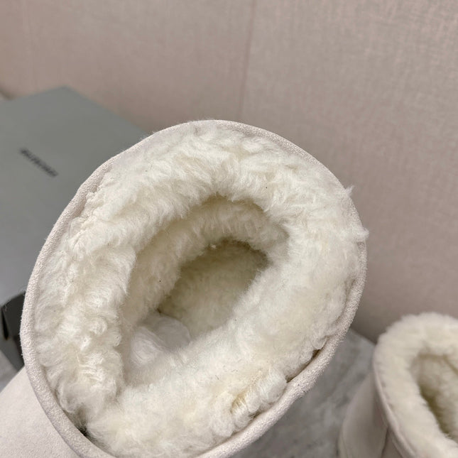 ALASKA BOOTIE IN WHITE SUEDE AND WOOL LINING