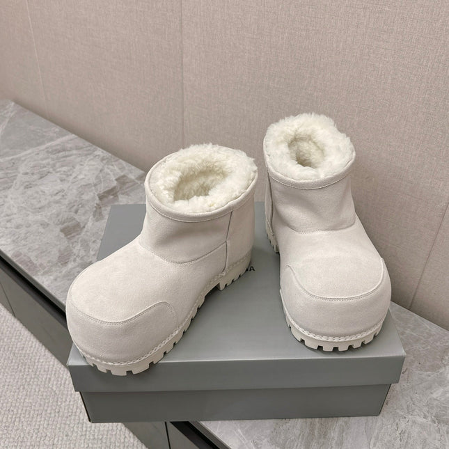 ALASKA BOOTIE IN WHITE SUEDE AND WOOL LINING