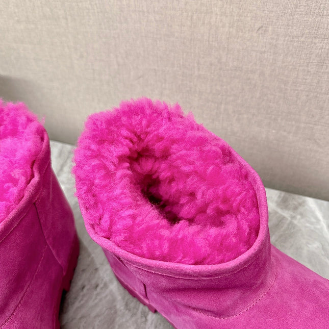ALASKA BOOTIE IN DEEP PINK SUEDE AND WOOL LINING
