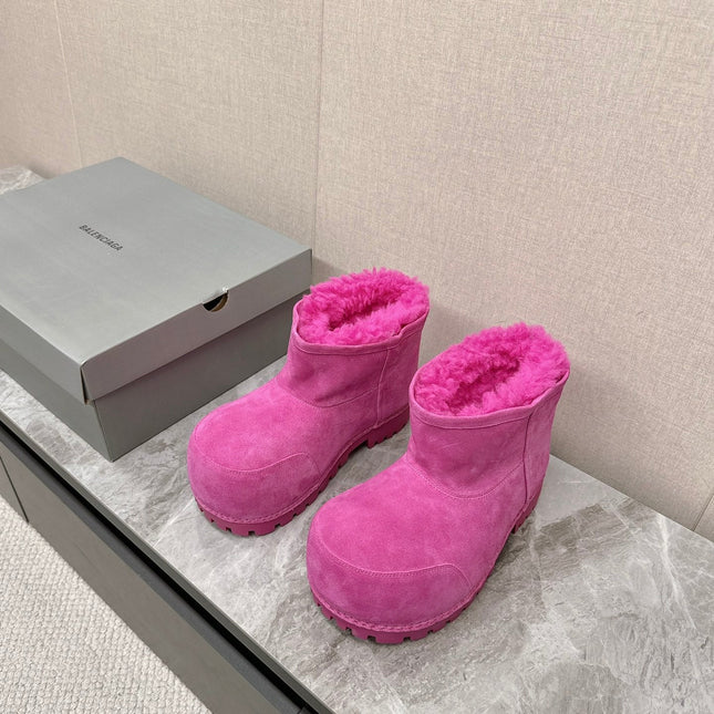 ALASKA BOOTIE IN DEEP PINK SUEDE AND WOOL LINING