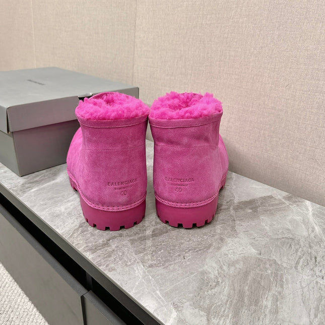 ALASKA BOOTIE IN DEEP PINK SUEDE AND WOOL LINING