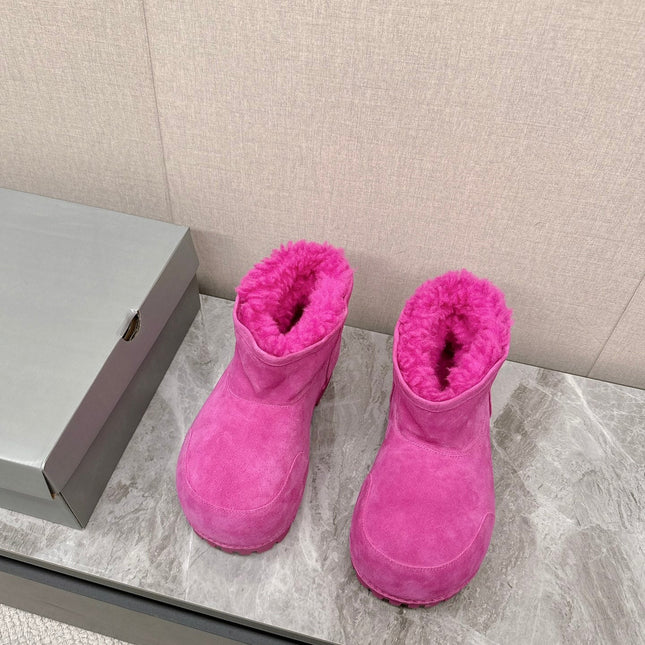 ALASKA BOOTIE IN DEEP PINK SUEDE AND WOOL LINING