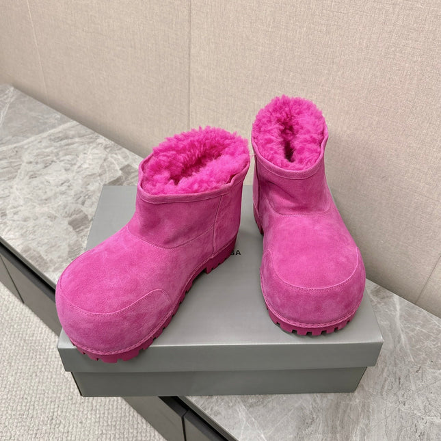 ALASKA BOOTIE IN DEEP PINK SUEDE AND WOOL LINING