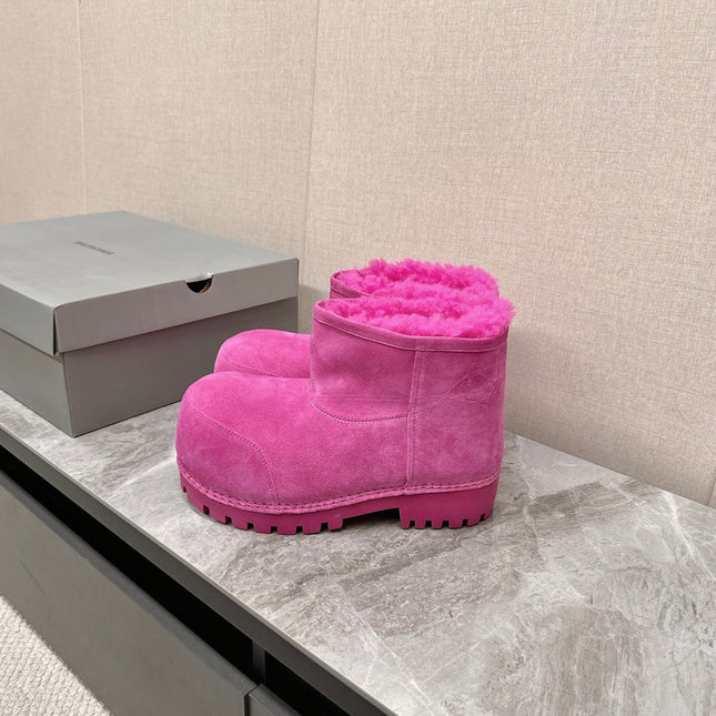 ALASKA BOOTIE IN DEEP PINK SUEDE AND WOOL LINING