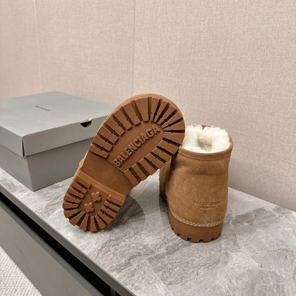 ALASKA BOOTIE IN CIDER BROWN SUEDE AND WOOL LINING