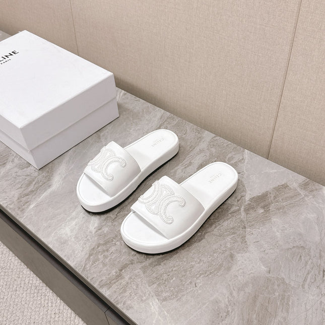 THICK-SOLED SLIDES IN WHITE SMOOTH LAMBSKIN LOGO WITH CRYSTALS