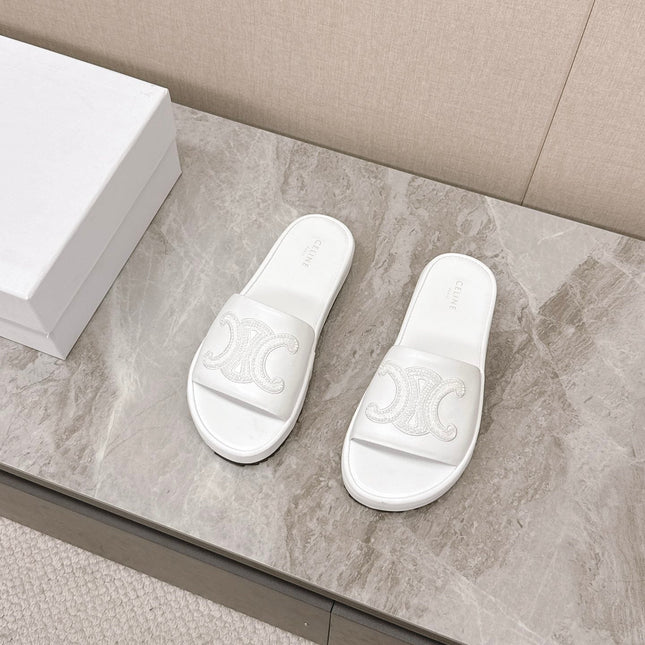 THICK-SOLED SLIDES IN WHITE SMOOTH LAMBSKIN LOGO WITH CRYSTALS