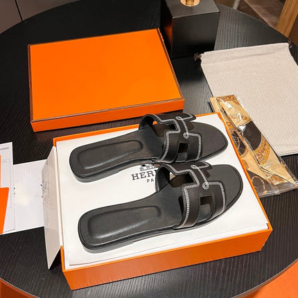 0RAN SANDAL Calfskin Black