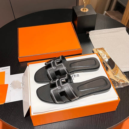 0RAN SANDAL Calfskin Black