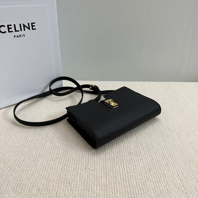 16 STRAP POCHETTE 18 IN BLACK SUPPLE CALFSKIN GOLD HARDWARE