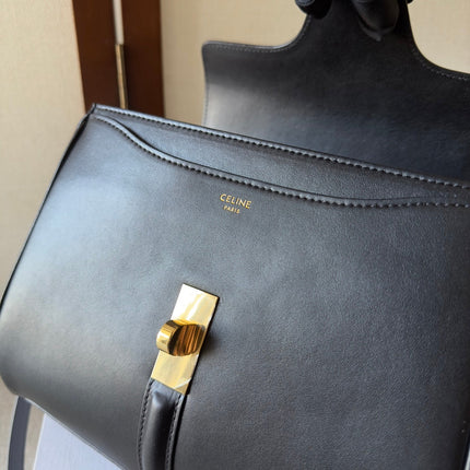 CLASSIQUE BAG 23 IN BLACK CALFSKIN GOLD HARDWARE