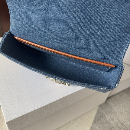 CHAIN SHOULDER BAG CLAUDE 20 IN BAYOUX BLUE TRIOMPHE DENIM SILVER HARDWARE