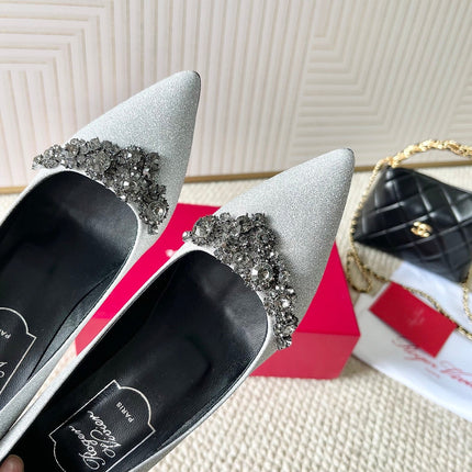 EFFLORESCENCE PUMPS IN SILVER GLITTER FABRIC