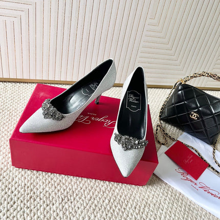 EFFLORESCENCE PUMPS IN SILVER GLITTER FABRIC