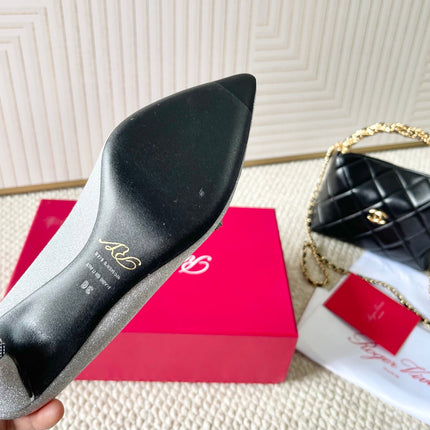 EFFLORESCENCE PUMPS IN SILVER GLITTER FABRIC