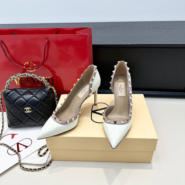 VLTN ROCKSTUD HEELS 25S 85 MM IN WHITE GLOSSY LEATHER