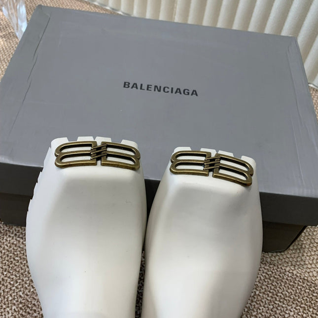 WHITE SCULPTED RUBBER BOOTS WITH GOLD MONOGRAM
