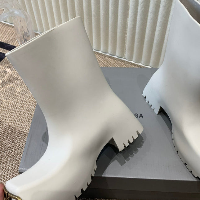 WHITE SCULPTED RUBBER BOOTS WITH GOLD MONOGRAM