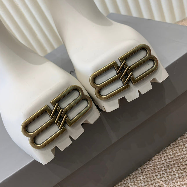 WHITE SCULPTED RUBBER BOOTS WITH GOLD MONOGRAM