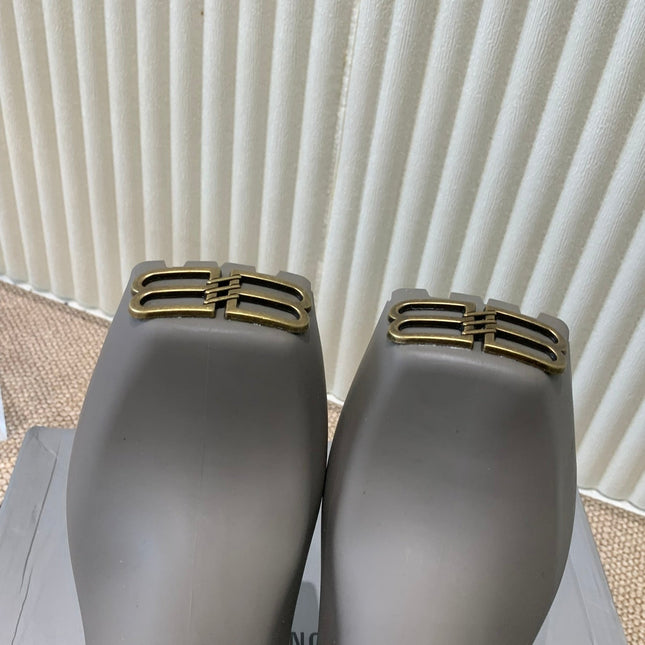 MATTE GRAY SCULPTED RUBBER BOOTS WITH GOLD MONOGRAM