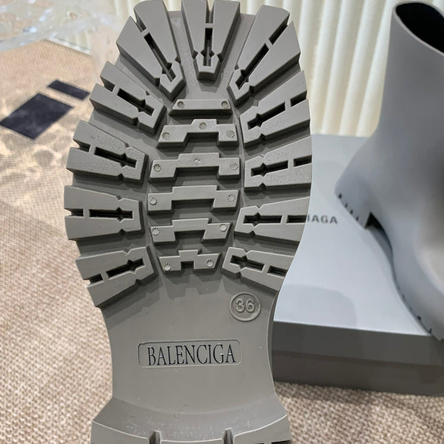 MATTE GRAY SCULPTED RUBBER BOOTS WITH GOLD MONOGRAM