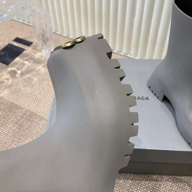 MATTE GRAY SCULPTED RUBBER BOOTS WITH GOLD MONOGRAM