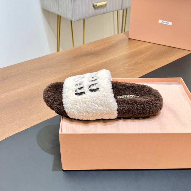 WOOL SLIPPER WHITE AND CHOCOLATE