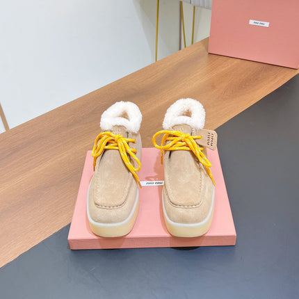 CHUKKA BOOTS IN BEIGE SUEDE WITH WOOL LINING