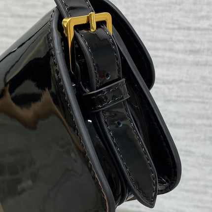 FLAP BAG 18 IN BLACK PATENT CALFSKIN