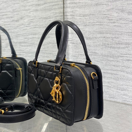 MINI GROOVE BAG 20 IN BLACK MACROCANNAGE LAMBSKIN 226487