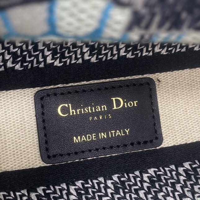 DIOR 25S SMALL LADY D-LITE BAG 24 IN BLUE AND WHITE CANVAS FLORAL EMBROIDERY