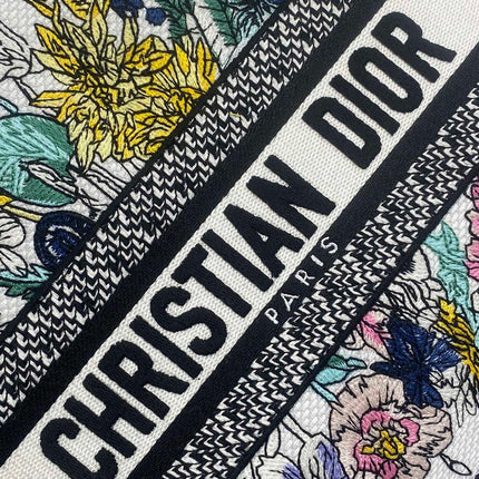 DIOR 25S SMALL LADY D-LITE BAG 24 IN WHITE DIOR FLOWERS CALENDAR ALLOVER EMBROIDERY