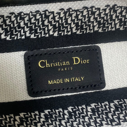 DIOR 25S SMALL LADY D-LITE BAG 24 IN WHITE DIOR FLOWERS CALENDAR ALLOVER EMBROIDERY